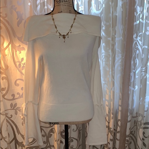 Alice + Olivia Sweaters - 💯% pure 🤍🥰cashmere sweater from ALICE & OLIVIA